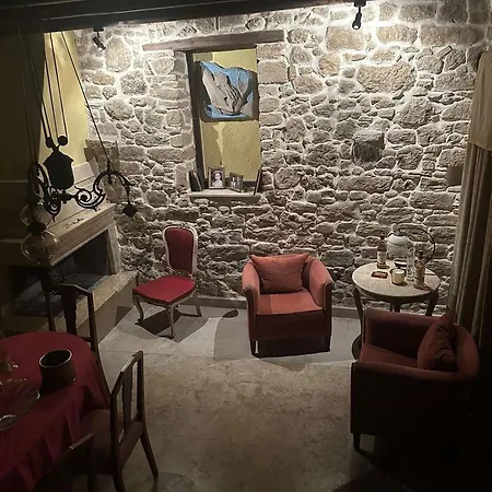 فيلة Venerato Traditional Kerasia (Crete)