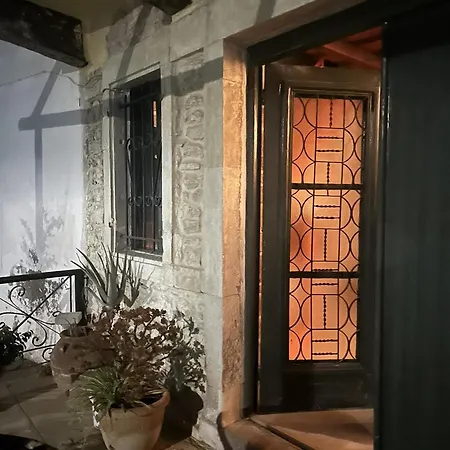 Venerato Traditional *